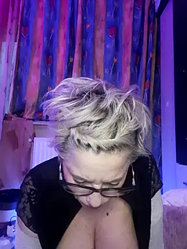 BellaBellaHot 即時 XXX 聊天