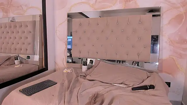 ainaah_ 现场XXX聊天