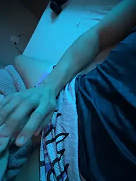 ylachii: διαδικτυακό σόου στην κάμερα