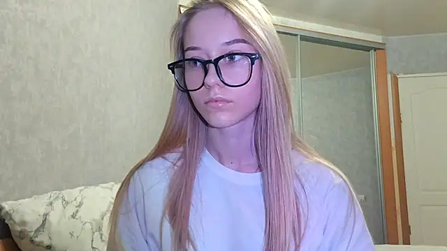 GlidedFilln Live XXX chat