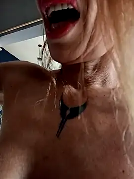 FrozenWaffle Chat XXX in diretta