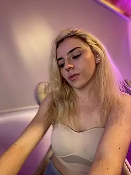 Chat +18 de Mia_blondee_ ao vivo