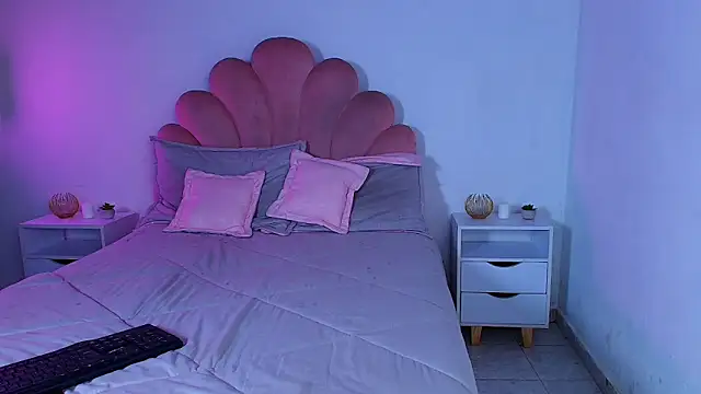 MiaColucci18 élő XXX-chatje