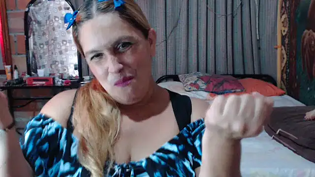 Онлайн чат XXX mom_son_dirty