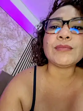 Chat +18 de JuliRamirez ao vivo