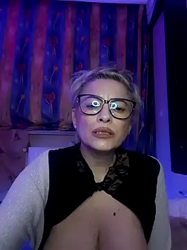 BellaBellaHotのライブXXXチャット