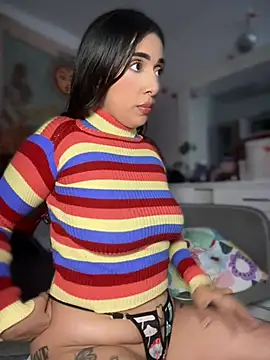 kiaraglam2 Adlı Modelin Canlı XXX Sohbeti