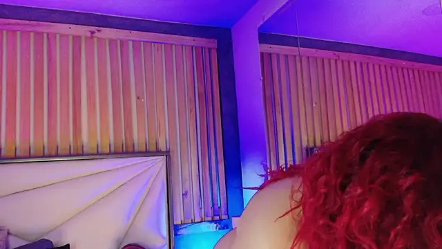 LilyyBigAss' Live XXX Chat