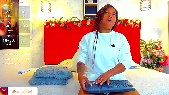 SilvannaFitのライブXXXチャット