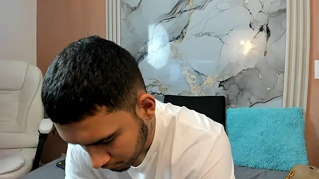 Chat +18 de ander_montoyaa ao vivo