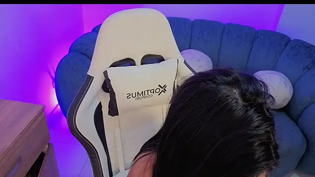 Adie__Brown élő XXX-chatje