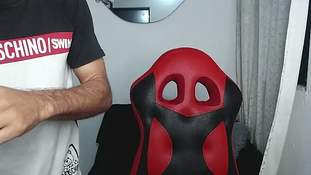 Caius_fox Chat XXX in diretta