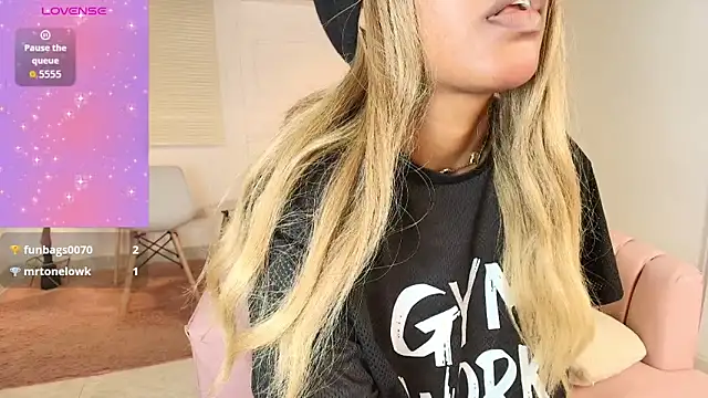 alessia_moon1 Adlı Modelin Web Kamerası Şovu