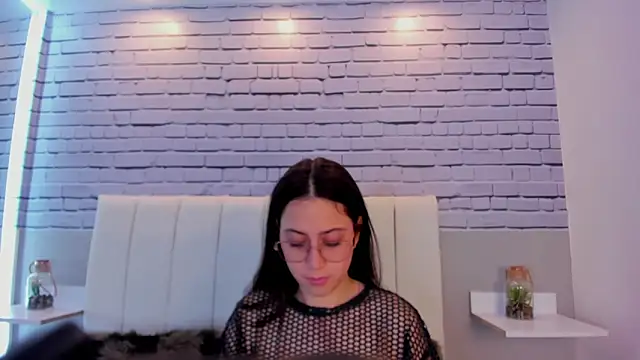 دردشة SophieeMoore الجنسية المباشرة