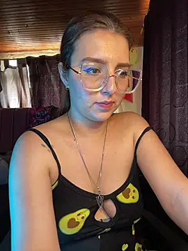 CoraVibes Adlı Modelin Canlı XXX Sohbeti