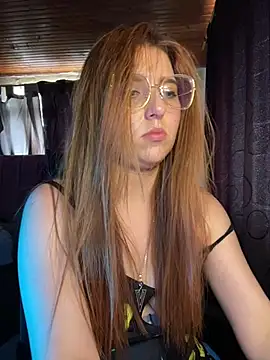 دردشة CoraVibes الجنسية المباشرة