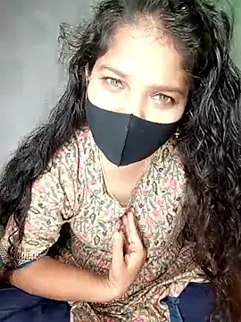 SexyRayla Adlı Modelin Canlı XXX Sohbeti