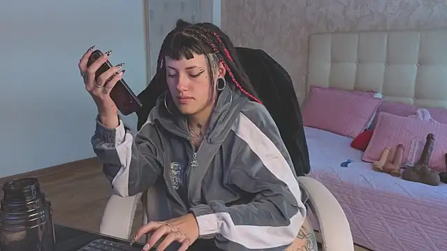 _sharlotte777 Adlı Modelin Canlı XXX Sohbeti