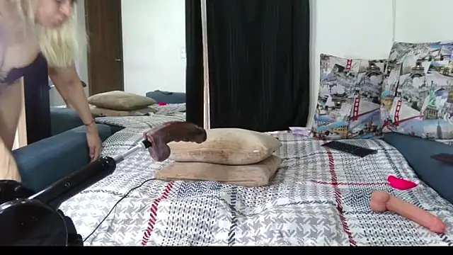 Carla-Bonny18 Live XXX-chat