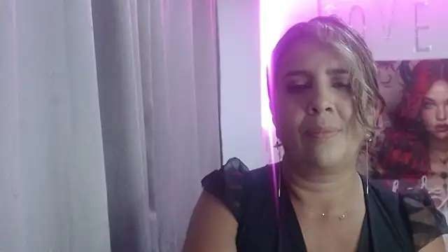 دردشة Victoria_meester الجنسية المباشرة