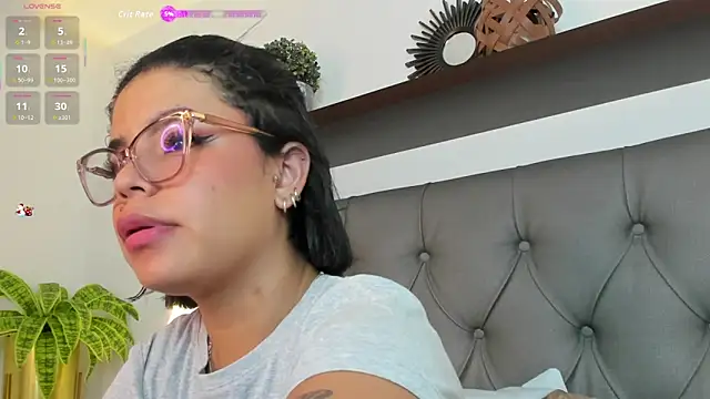 keniaa28_ Chat XXX live