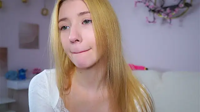 Онлайн чат XXX SunnivaCovil