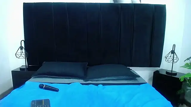 CamiilaReyesのライブXXXチャット