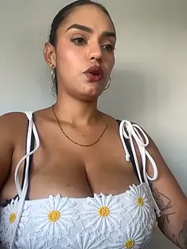 Sara-77 Live XXX Chat