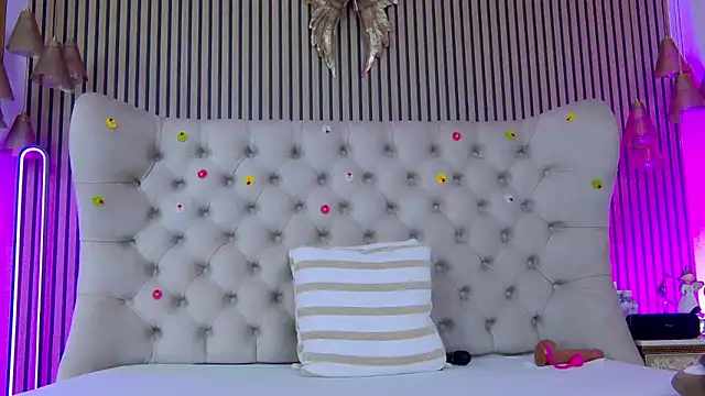 PlayfulShowのライブXXXチャット