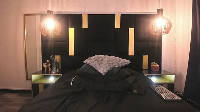 Lucio__Fox 现场XXX聊天