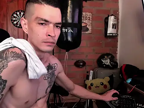 Travis_R's Webcam Show