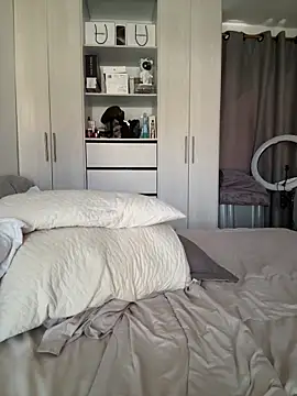 MegannHills' Live XXX Chat