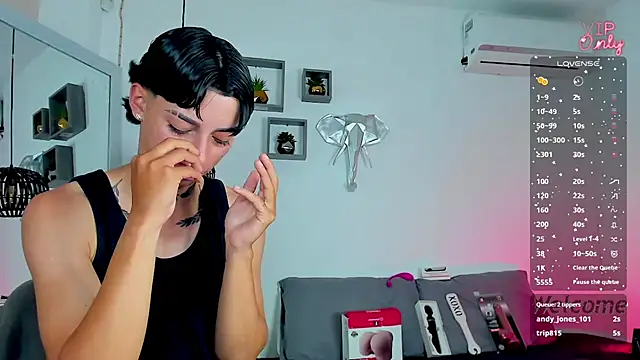 Chatroom XXX en direct de AmberAdams_