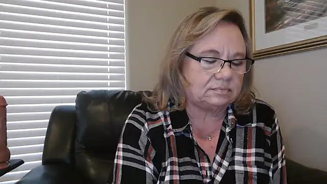 BustyAnnie 现场XXX聊天