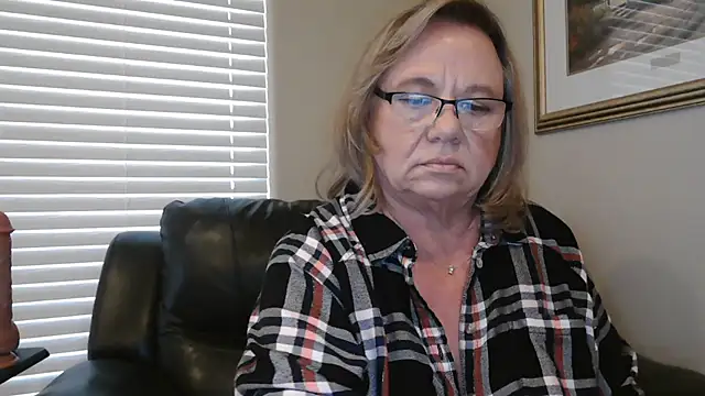 BustyAnnie Chat XXX live