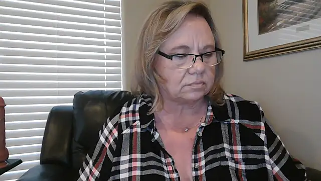 دردشة BustyAnnie الجنسية المباشرة