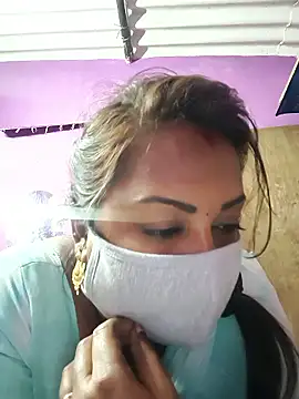 Tamil_Hot_Priya: διαδικτυακό σόου στην κάμερα