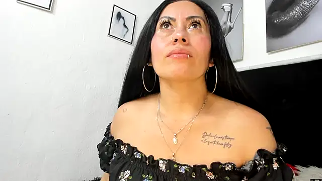 Tania_mature élő XXX-chatje