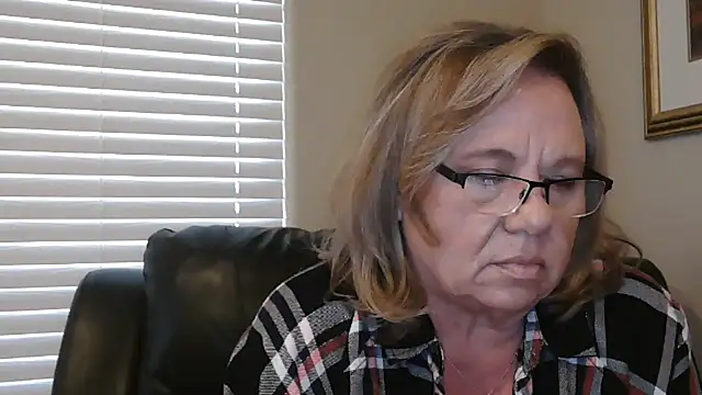 BustyAnnie: απευθείας συνομιλία ΧΧΧ