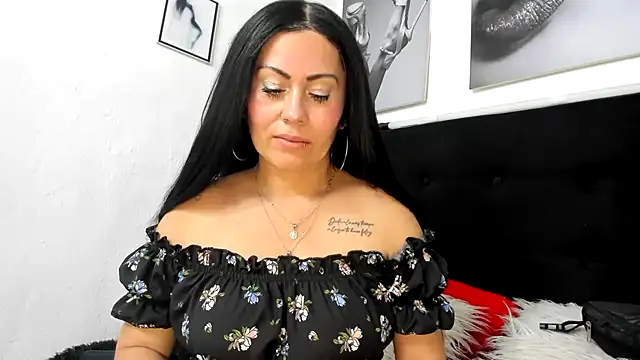 Tania_mature 即時 XXX 聊天