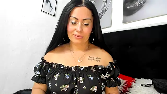 Chat +18 de Tania_mature ao vivo