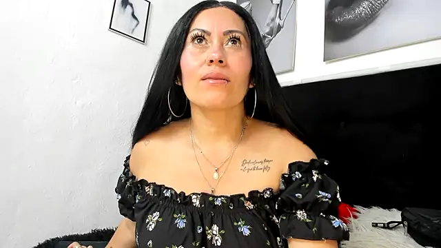 Tania_mature 即時 XXX 聊天