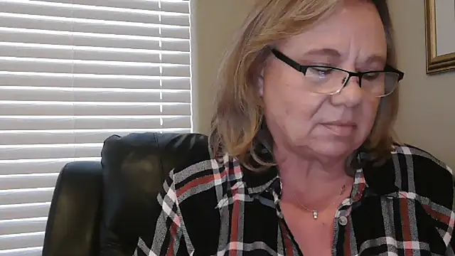 BustyAnnie Live XXX Chat