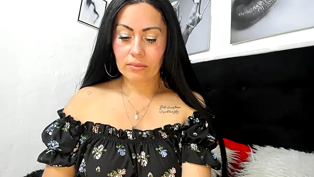 Tania_mature élő XXX-chatje