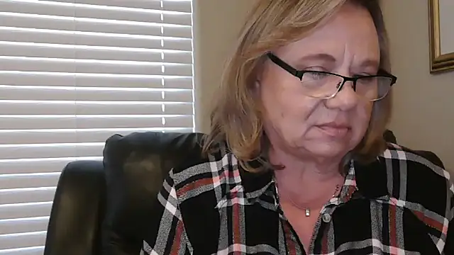 BustyAnnie élő XXX-chatje