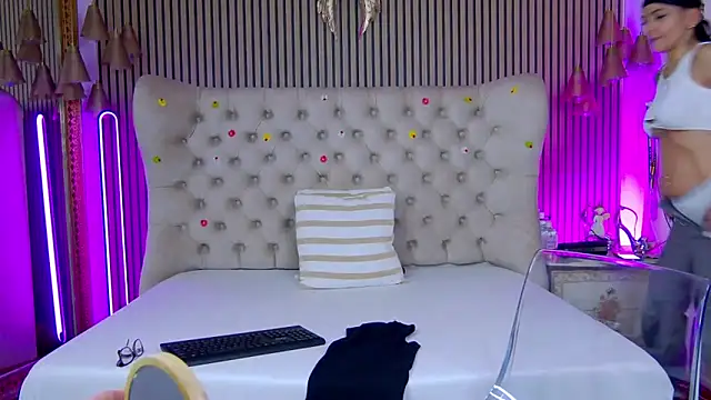 PlayfulShowのライブXXXチャット