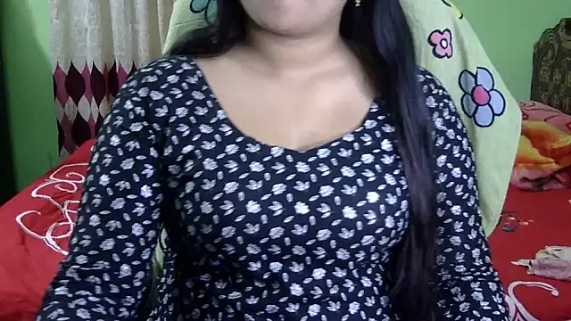 BengaliQueenStar Adlı Modelin Canlı XXX Sohbeti