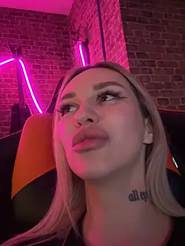 Blckmirrorr Adlı Modelin Canlı XXX Sohbeti