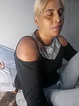 Goodgirlsue_77's Live XXX Chat