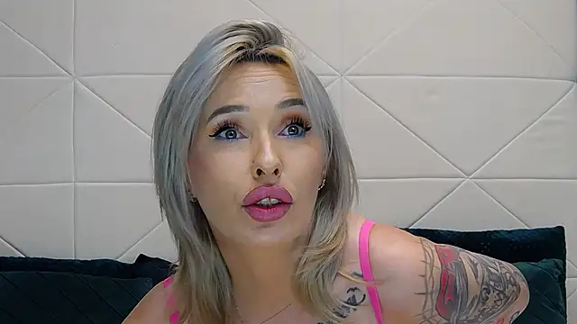 دردشة IssaSmith الجنسية المباشرة